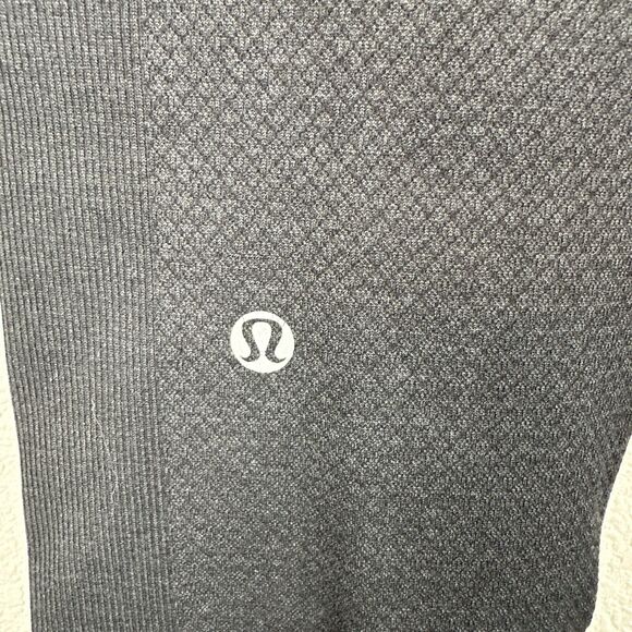 Lululemon Seamlessly Street Crop Size 8 Legging Pant 17" Black Compression - Picture 3 of 4